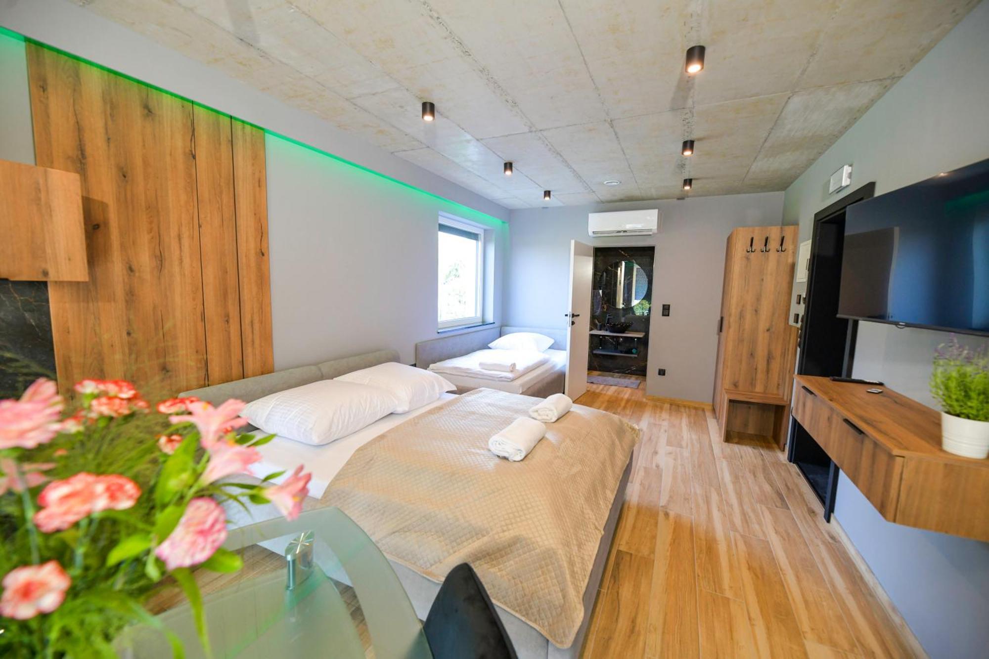 Sloneczne Wzgorze Zator Apartment Bagian luar foto