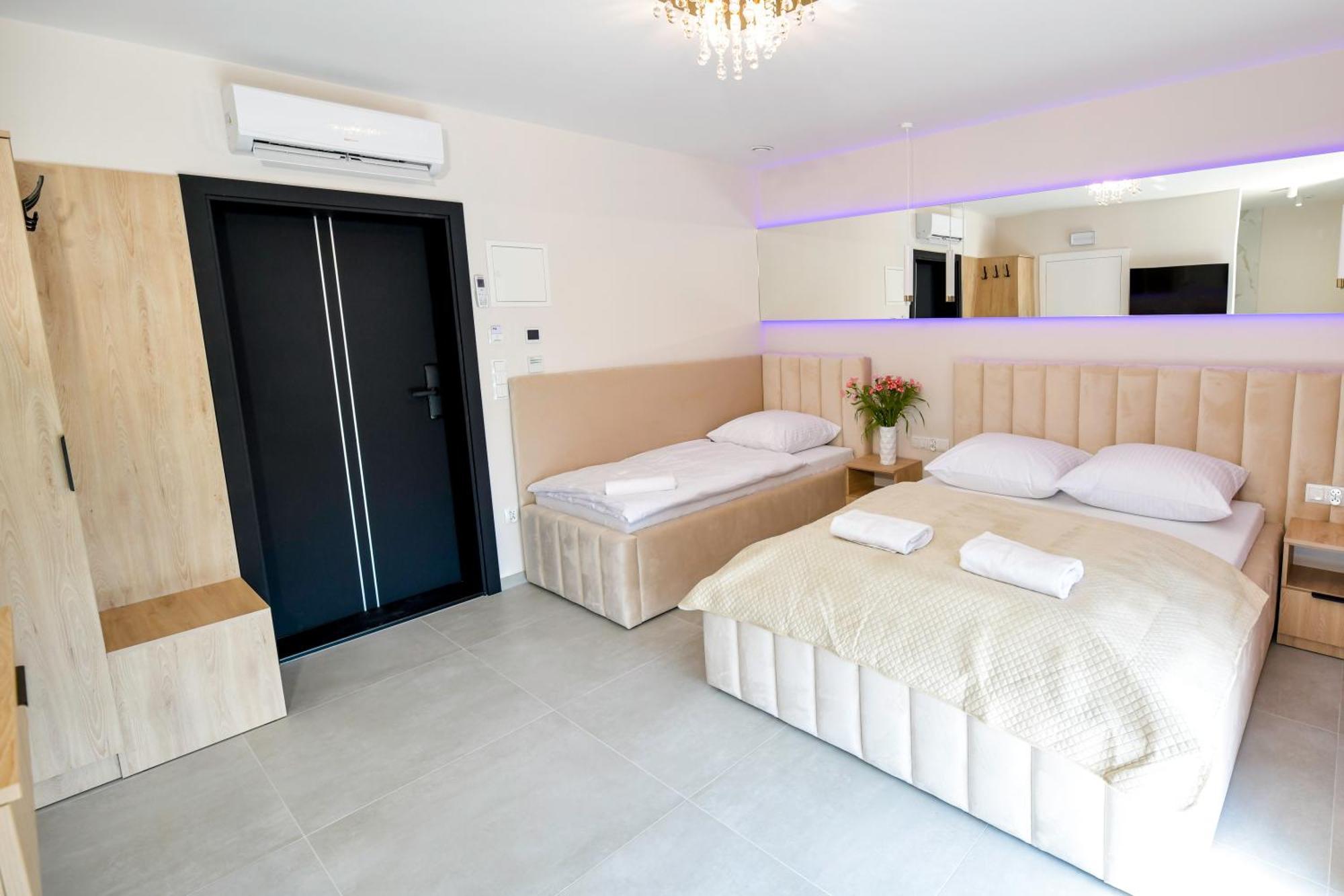 Sloneczne Wzgorze Zator Apartment Bagian luar foto