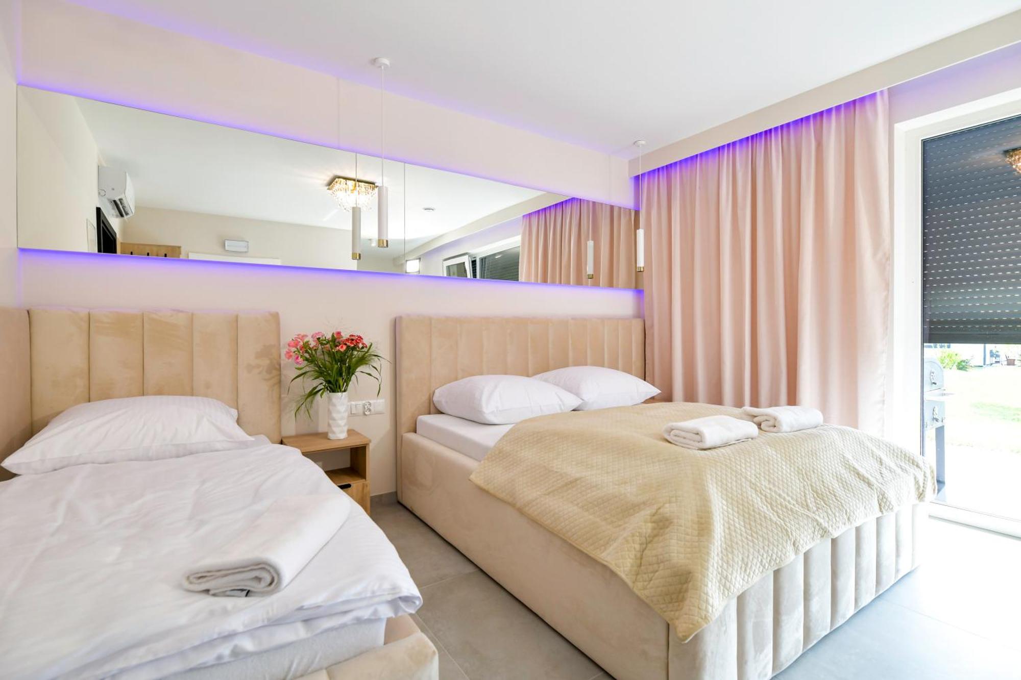 Sloneczne Wzgorze Zator Apartment Bagian luar foto