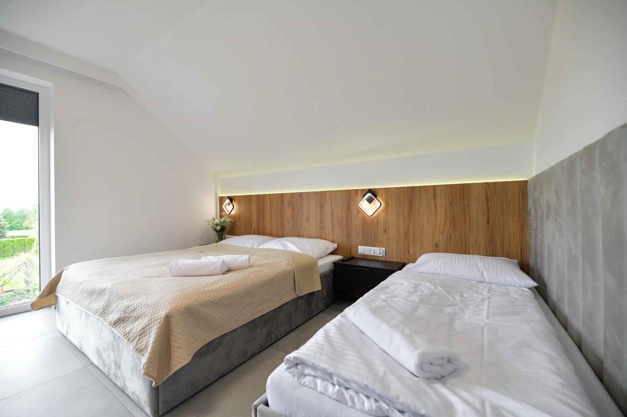 Sloneczne Wzgorze Zator Apartment Bagian luar foto
