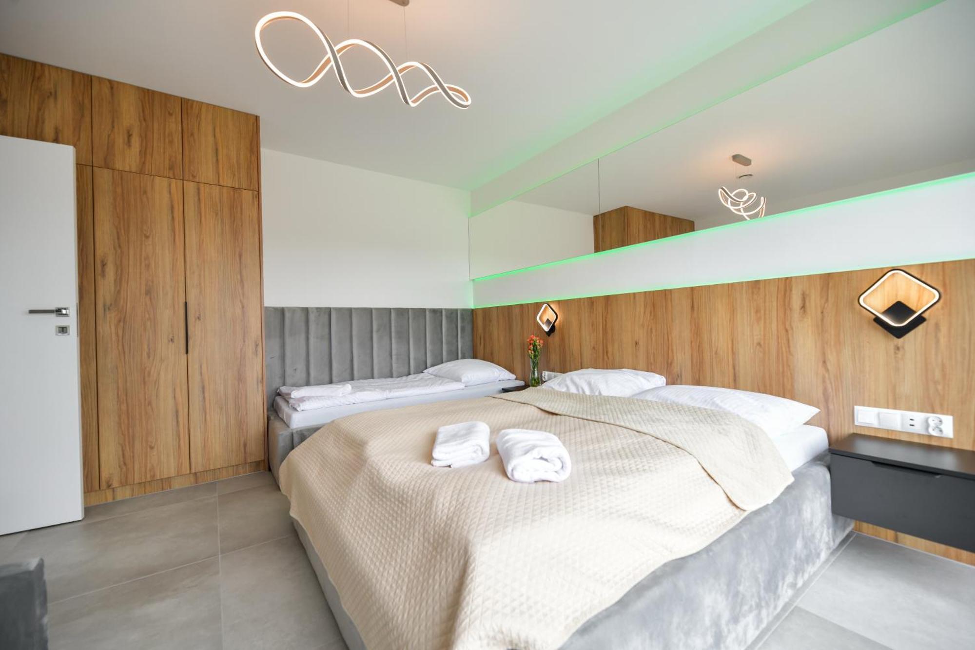 Sloneczne Wzgorze Zator Apartment Bagian luar foto