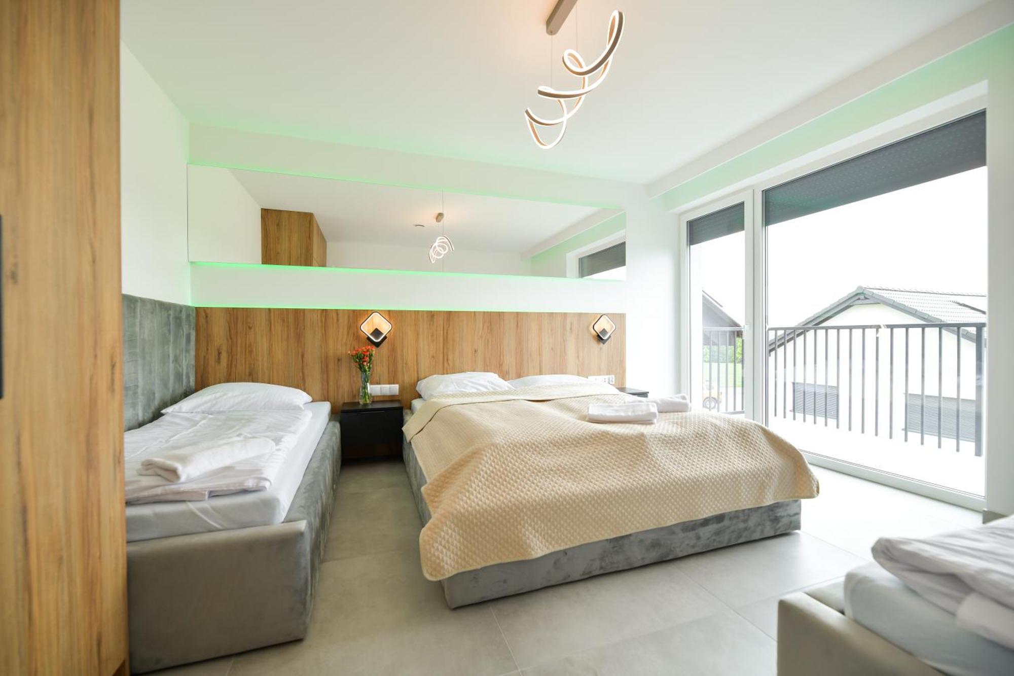 Sloneczne Wzgorze Zator Apartment Bagian luar foto