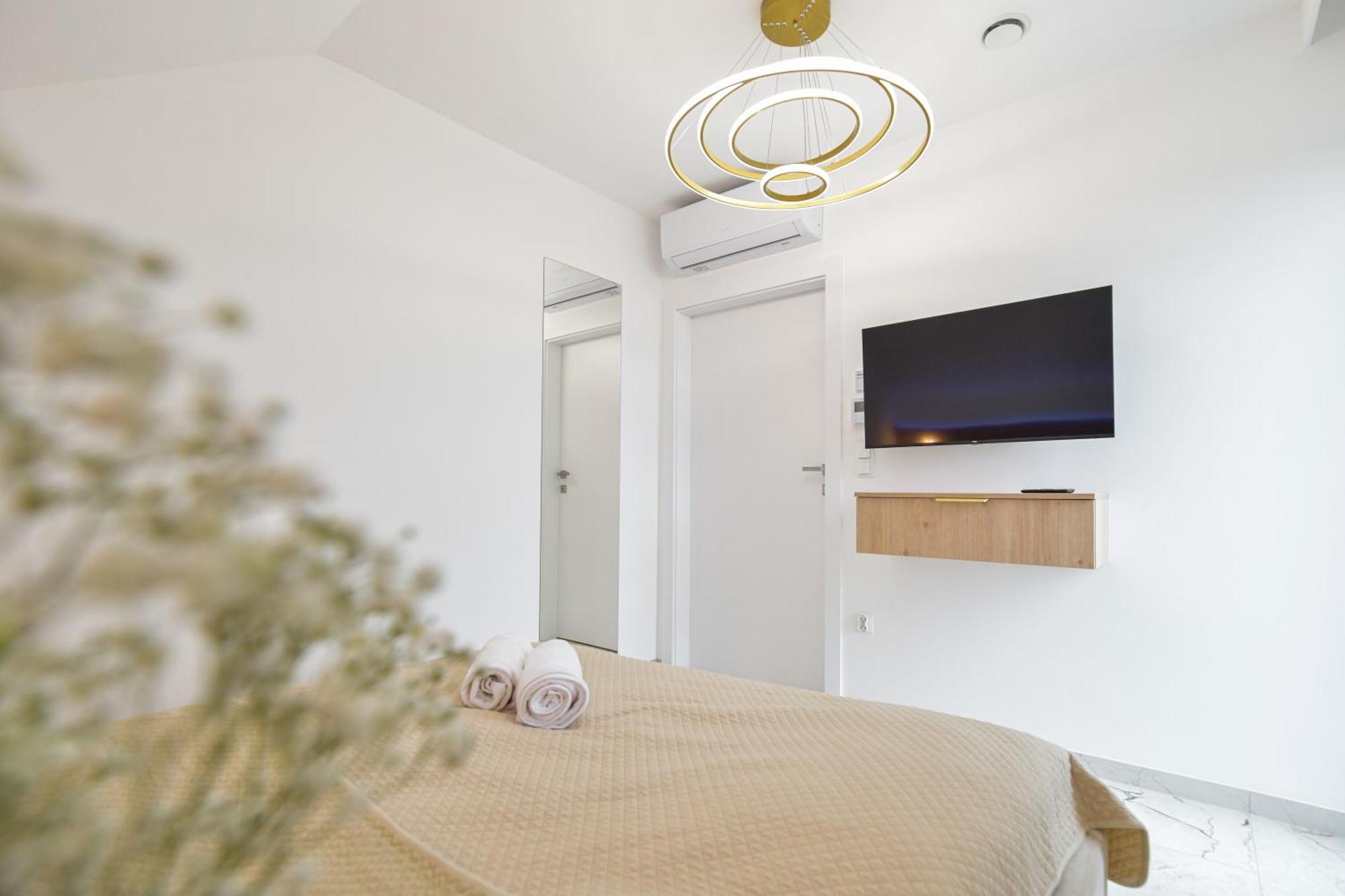 Sloneczne Wzgorze Zator Apartment Bagian luar foto