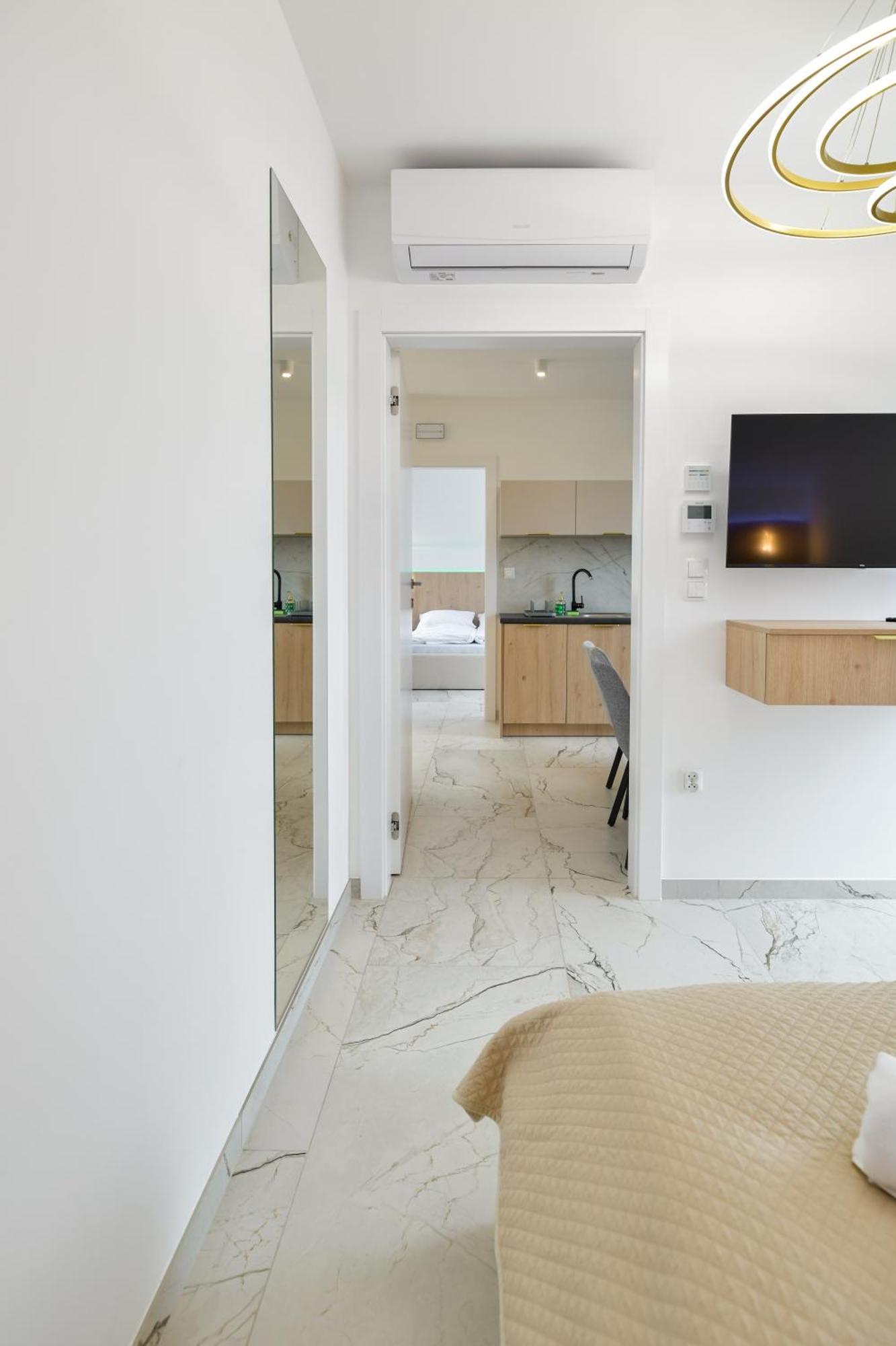 Sloneczne Wzgorze Zator Apartment Bagian luar foto