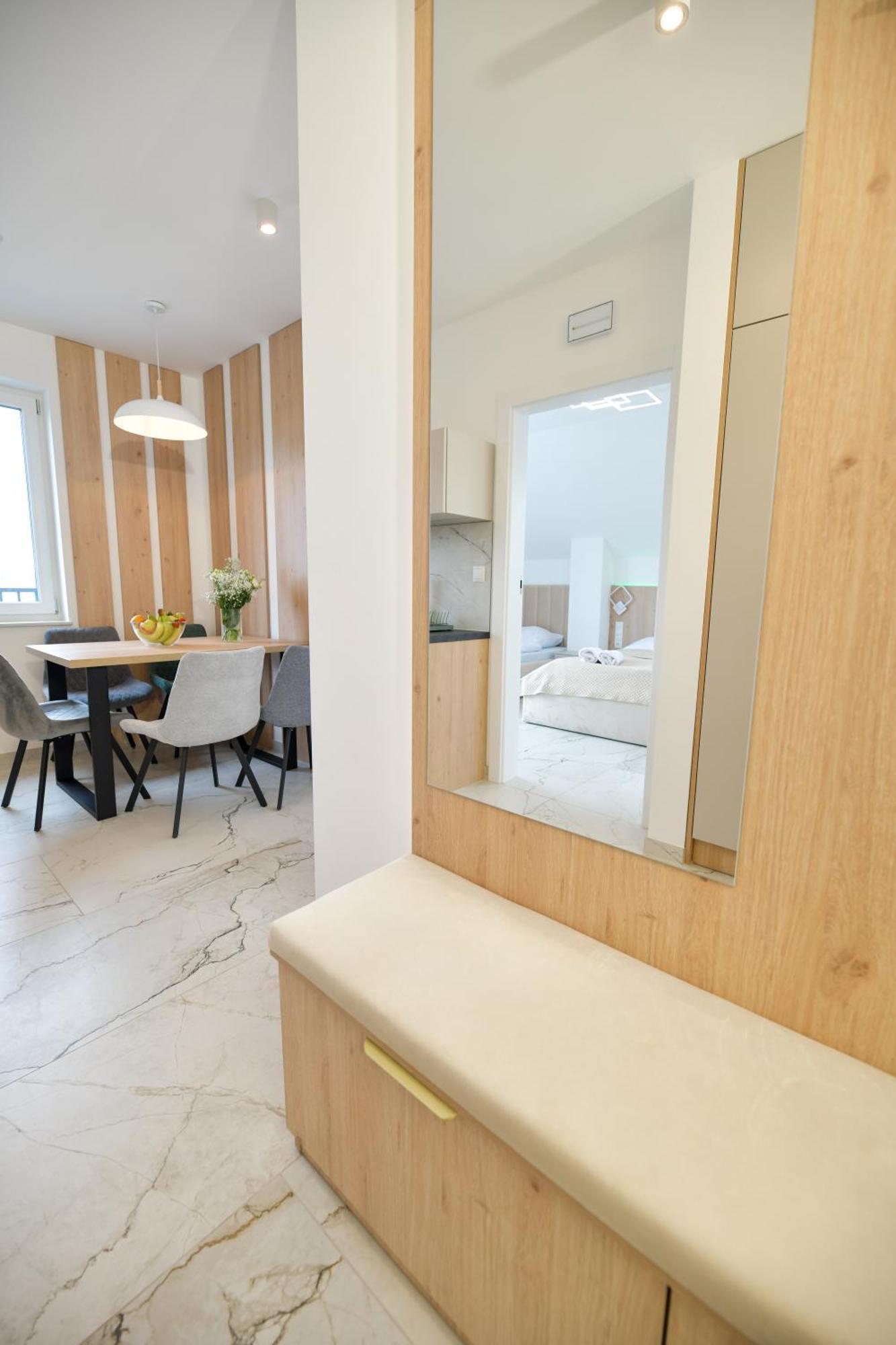 Sloneczne Wzgorze Zator Apartment Bagian luar foto