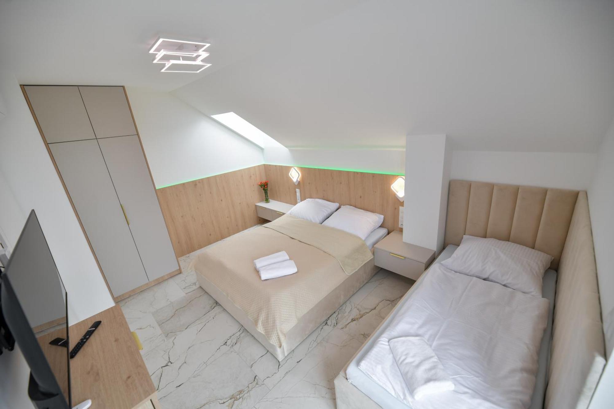 Sloneczne Wzgorze Zator Apartment Bagian luar foto